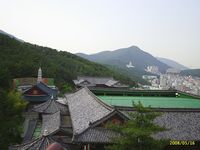 De stad in de buurt van de tempel in Busan